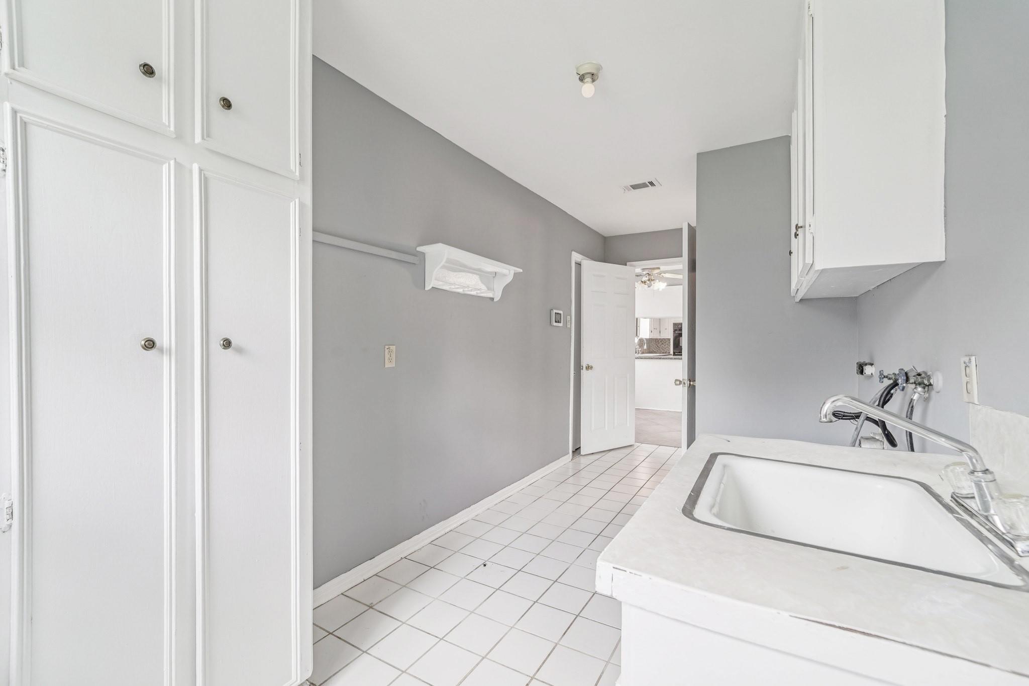 1011 Manatee Lane