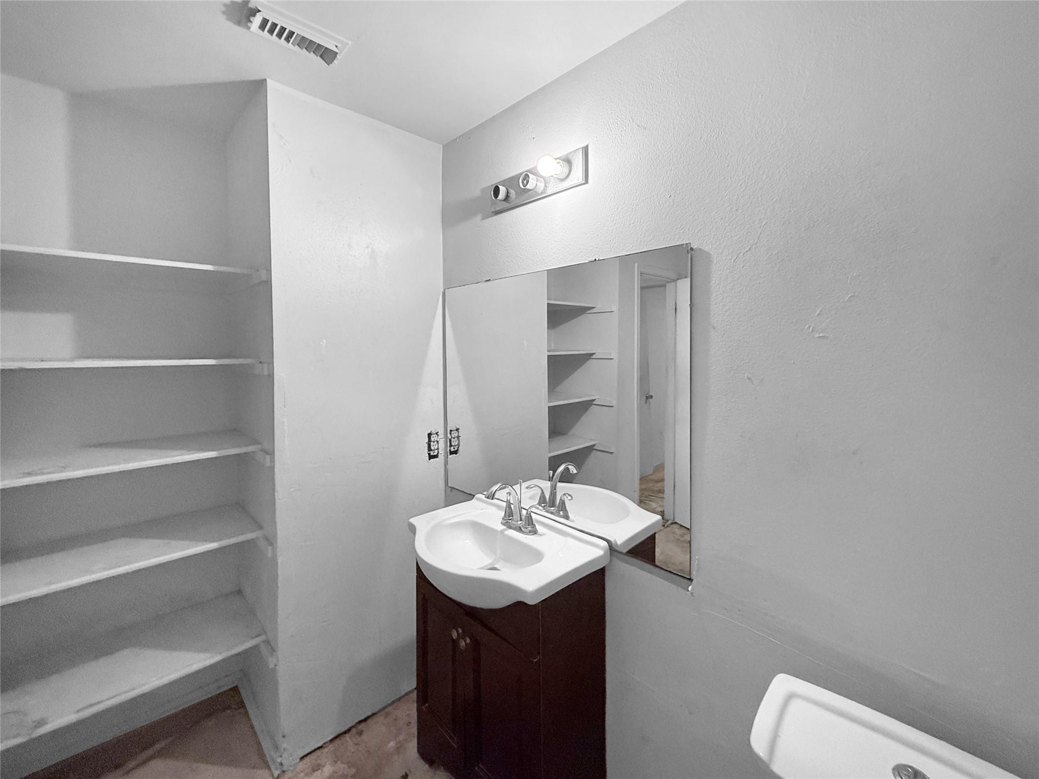 13911 Honey Bee Court