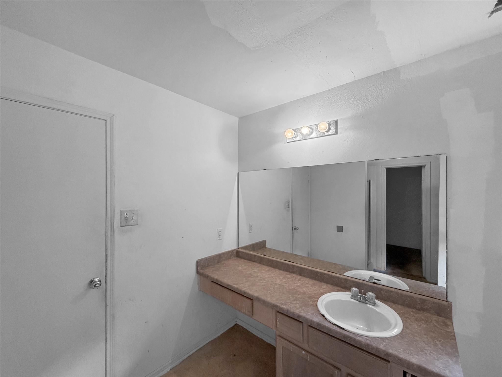 13911 Honey Bee Court