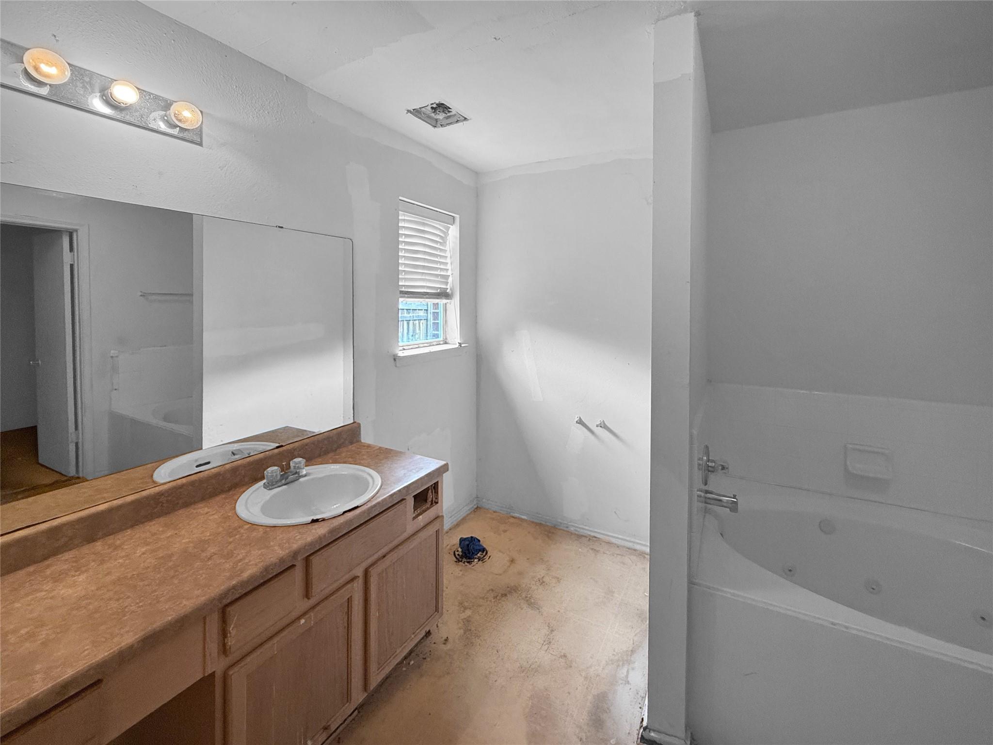 13911 Honey Bee Court