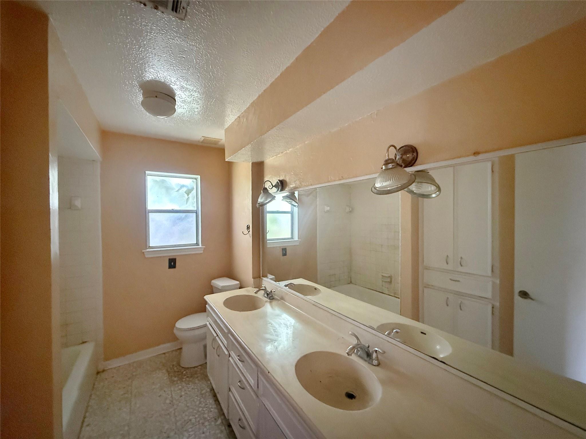 3919 Ridgeview Drive