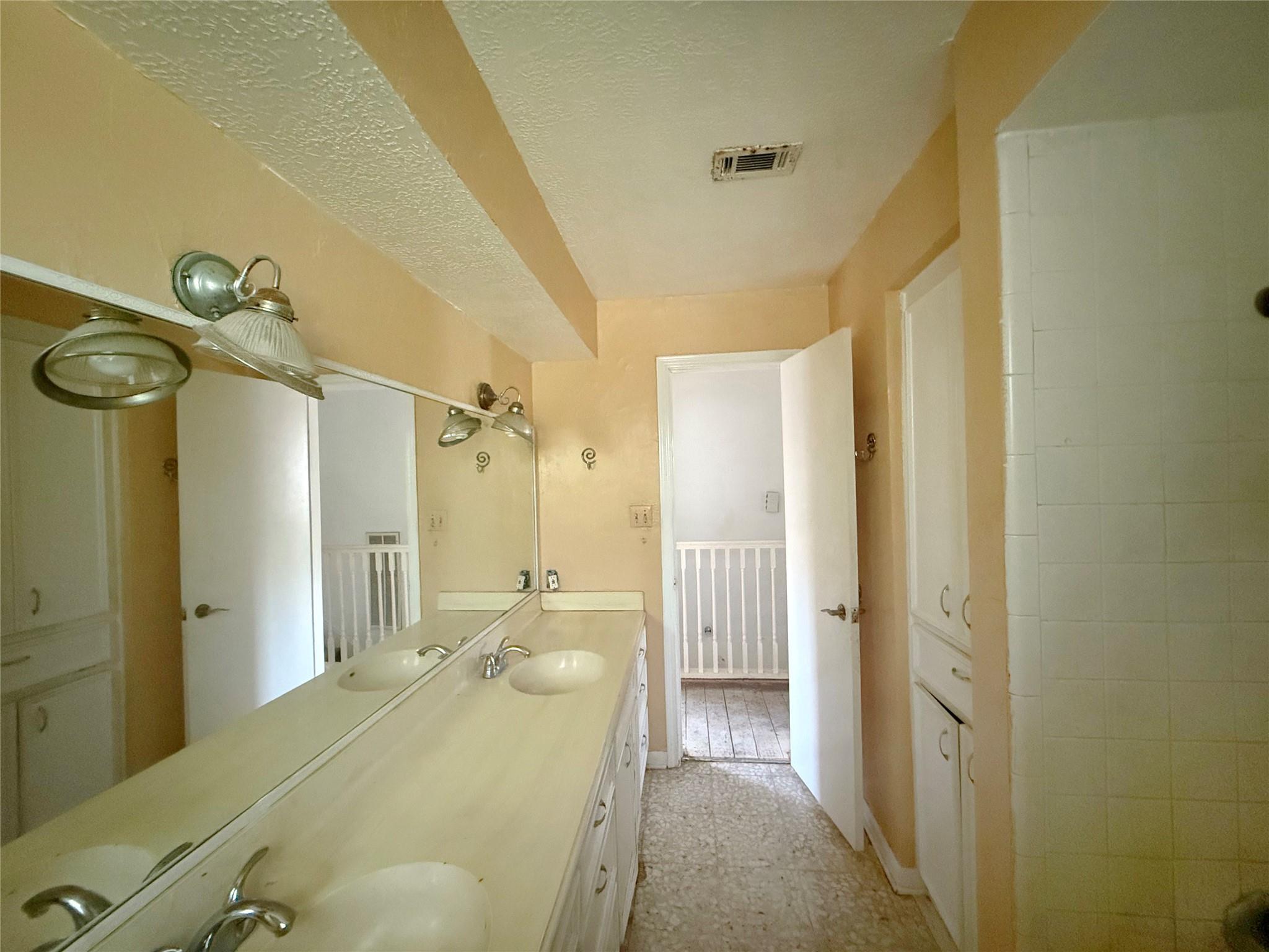 3919 Ridgeview Drive