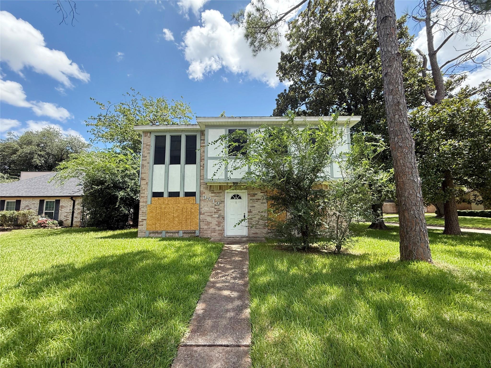 3919 Ridgeview Drive
