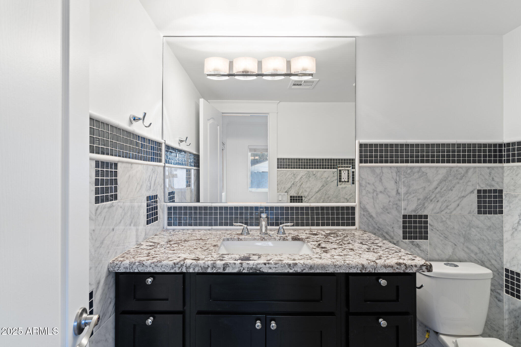 5328 E PINCHOT Avenue