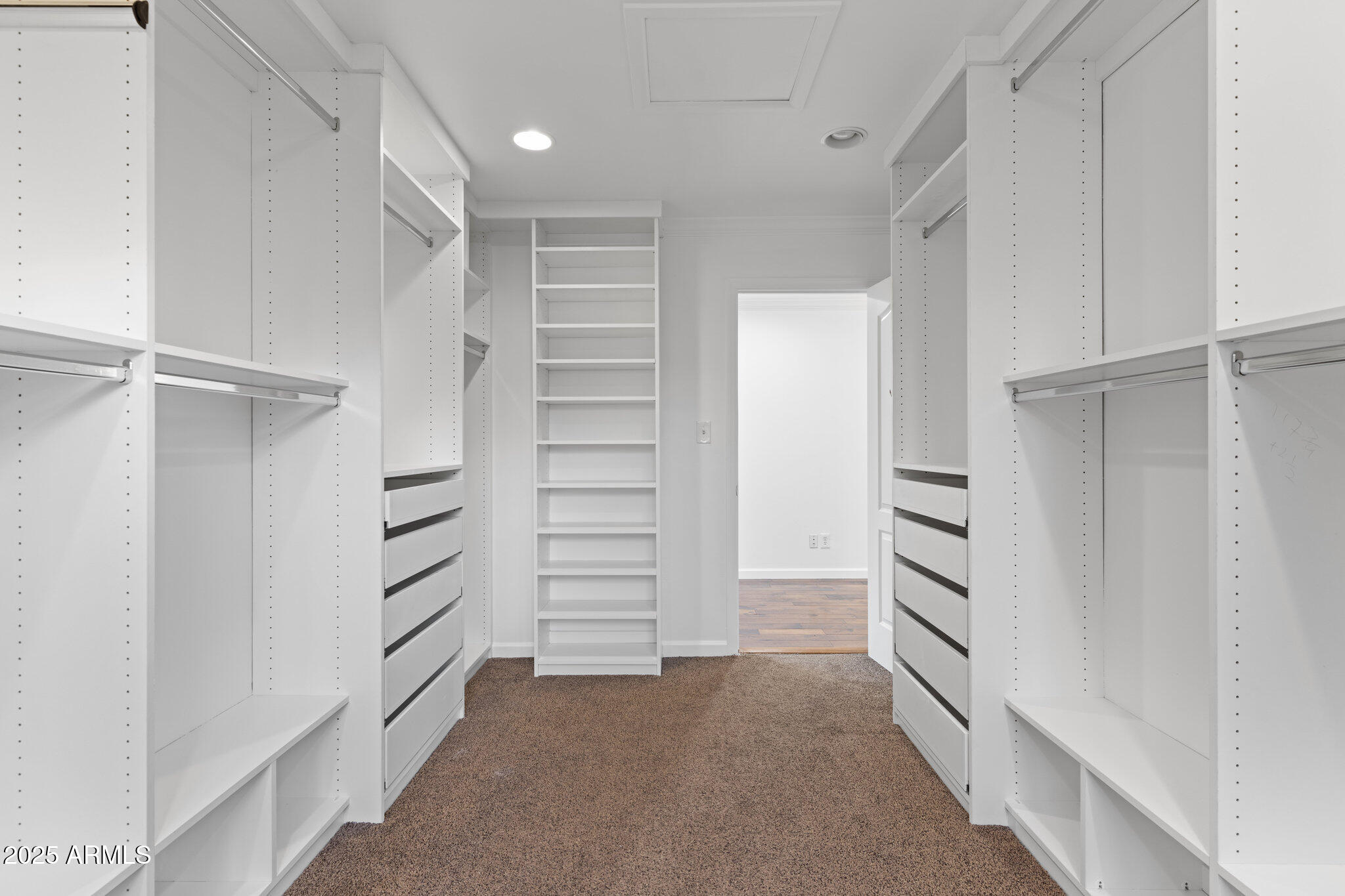 5328 E PINCHOT Avenue