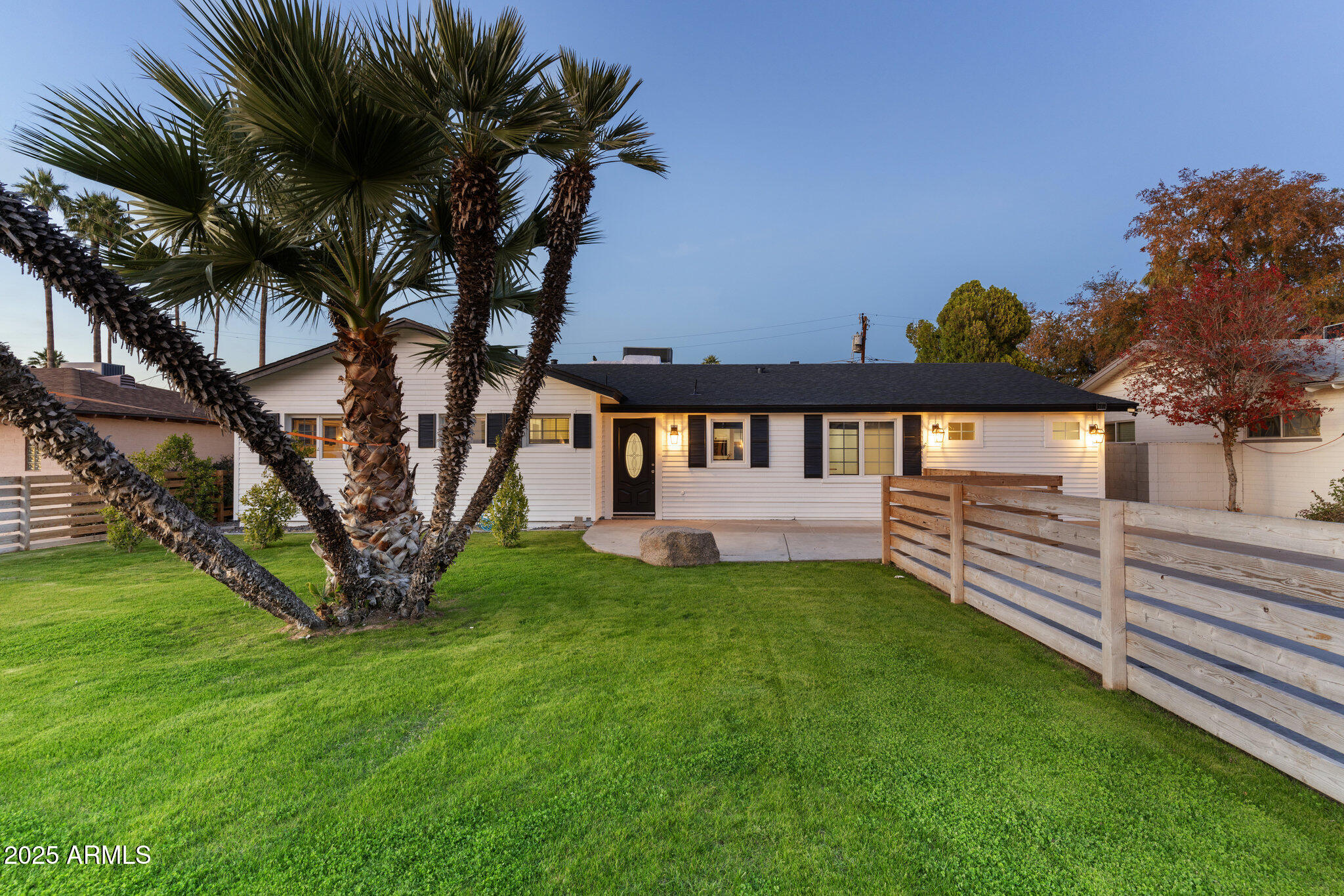 5328 E PINCHOT Avenue