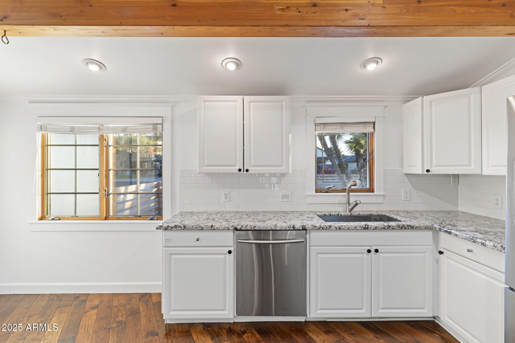 5328 E PINCHOT Avenue