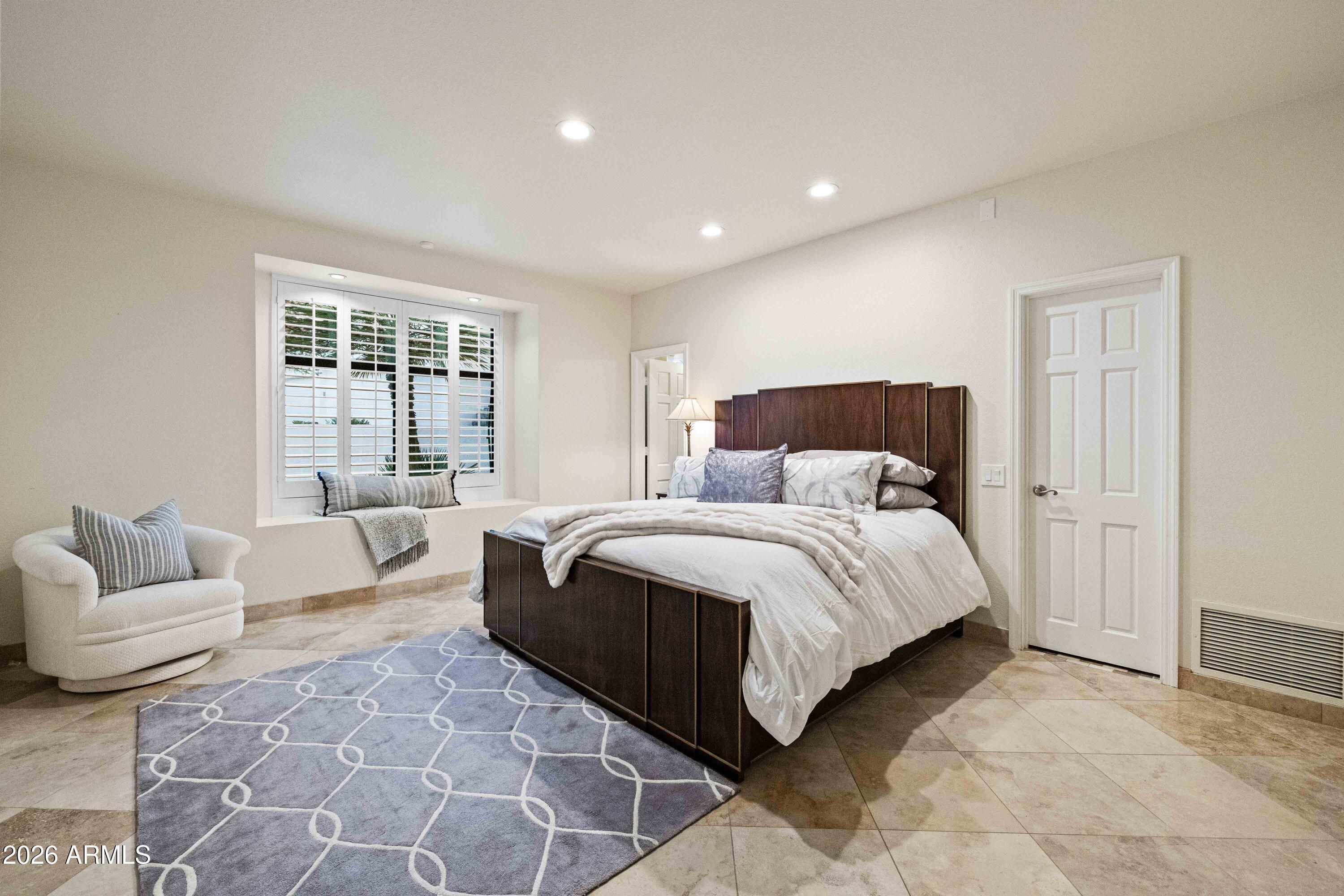 6332 E VISTA Drive