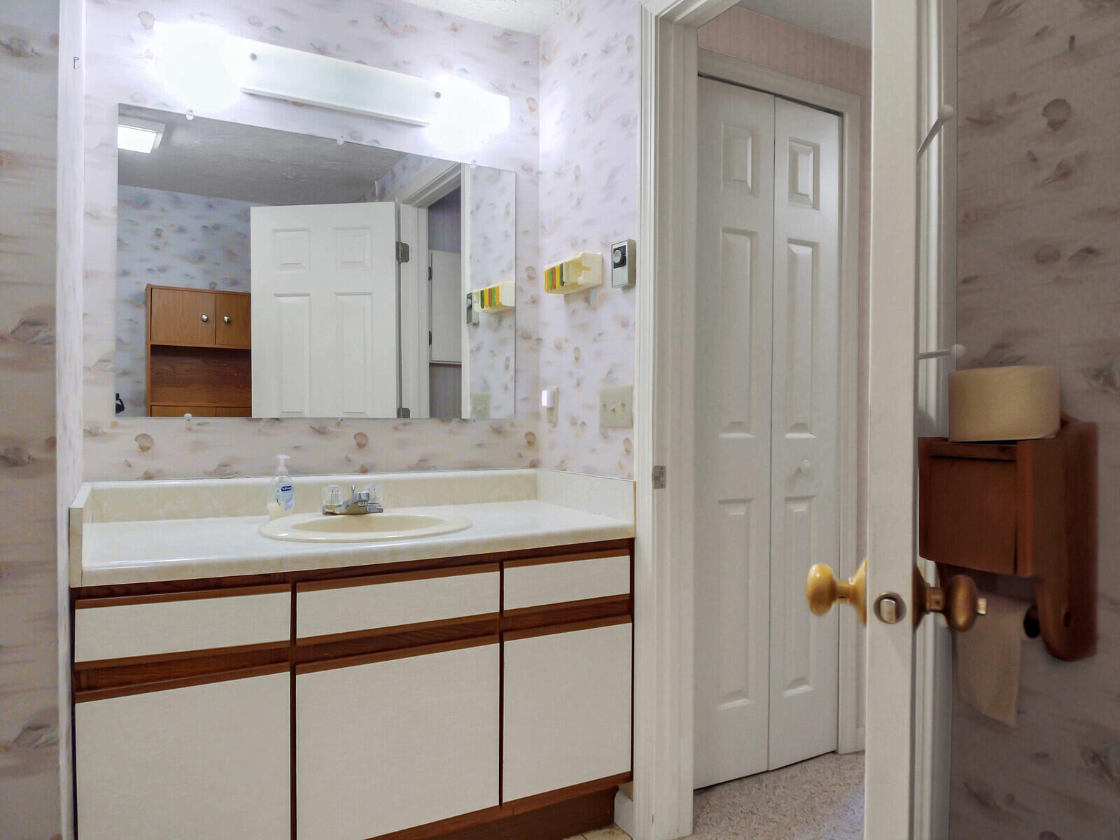 210 Evergreen Drive, 210