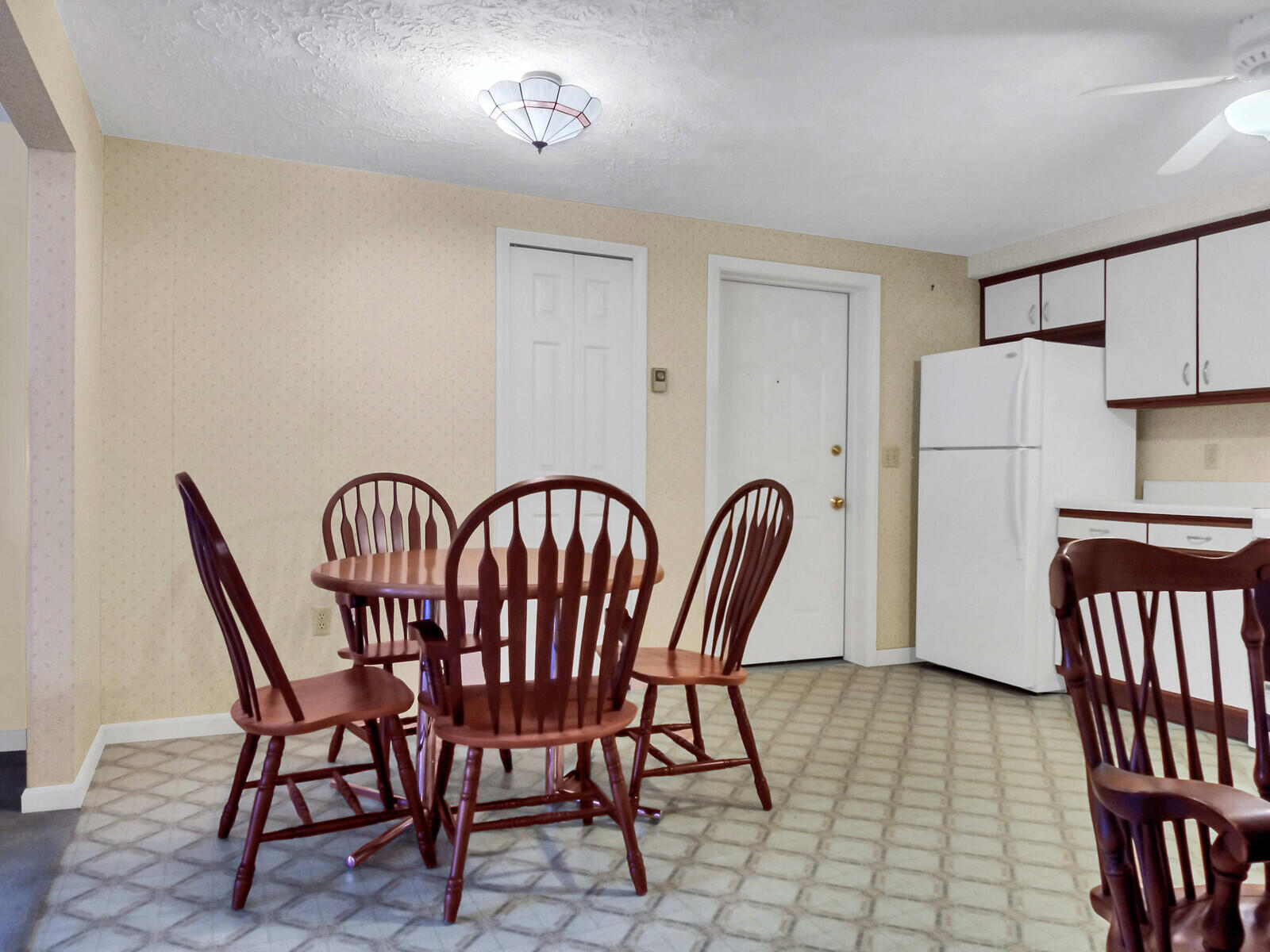 210 Evergreen Drive, 210