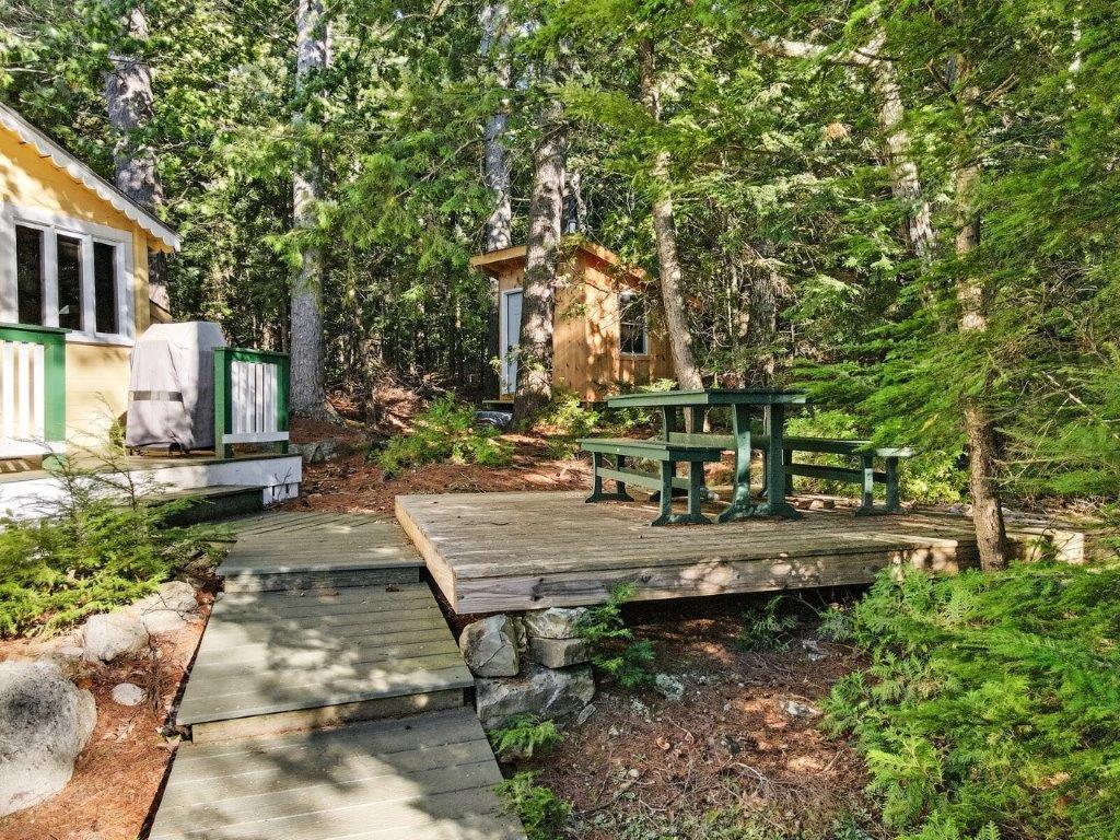 12 Horseshoe Island