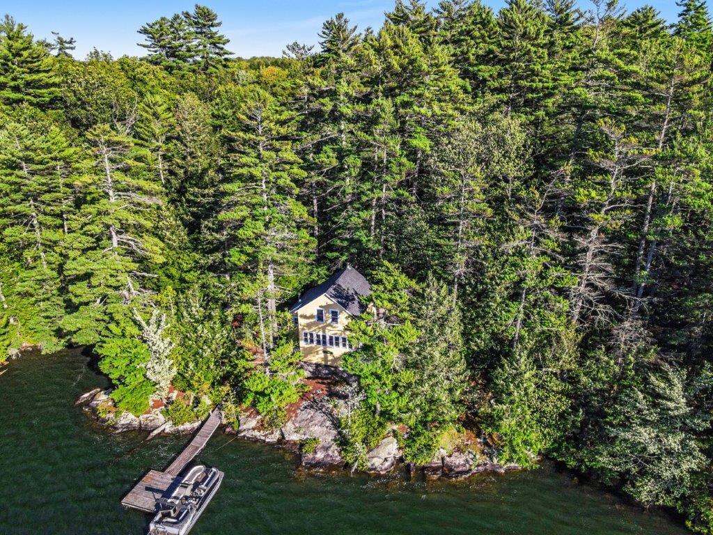 12 Horseshoe Island