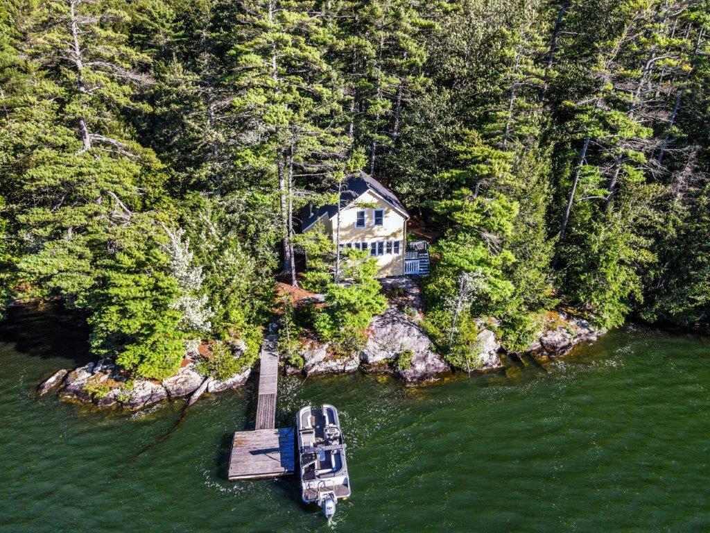 12 Horseshoe Island