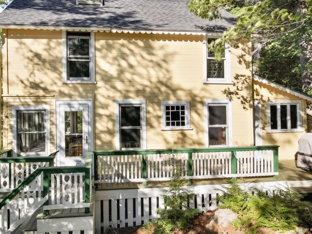 12 Horseshoe Island