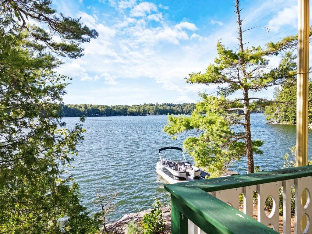 12 Horseshoe Island