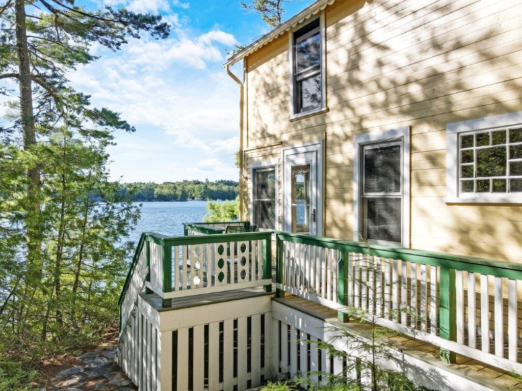 12 Horseshoe Island