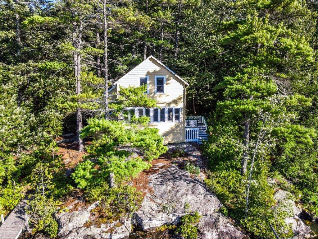 12 Horseshoe Island