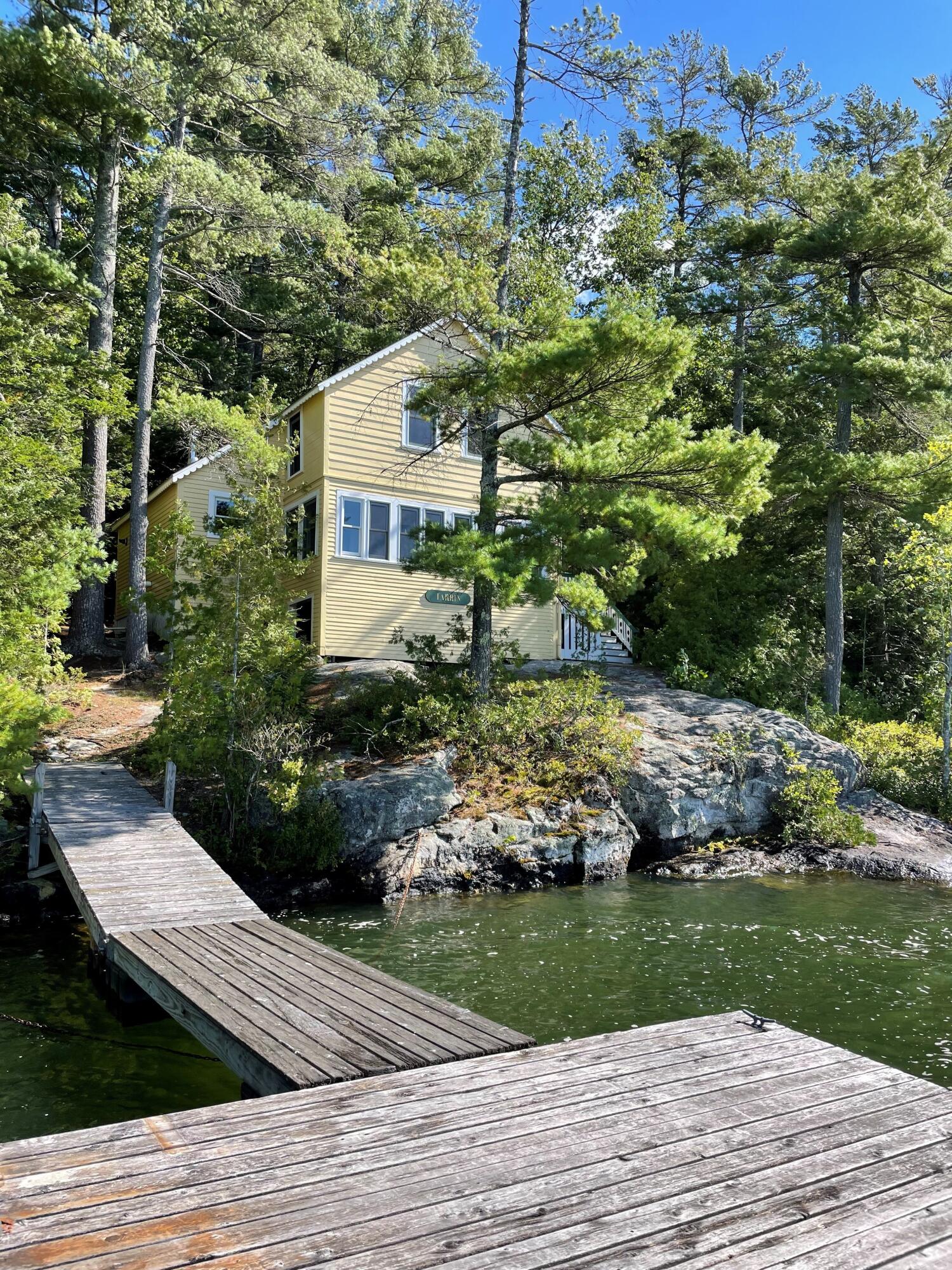 12 Horseshoe Island