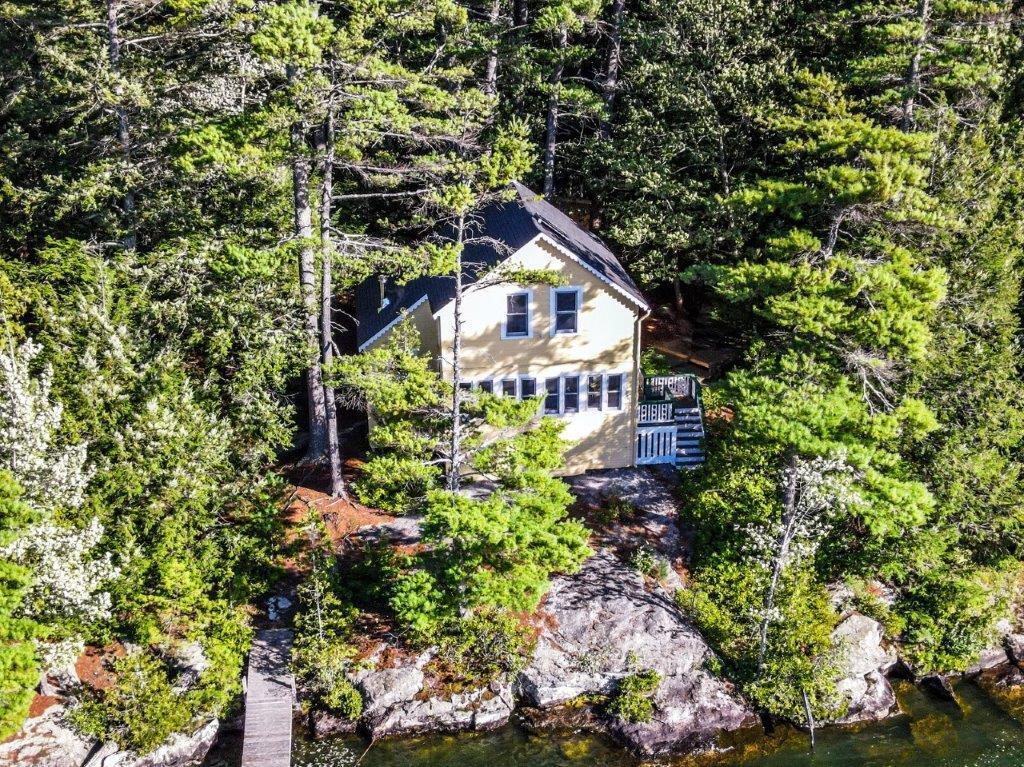 12 Horseshoe Island