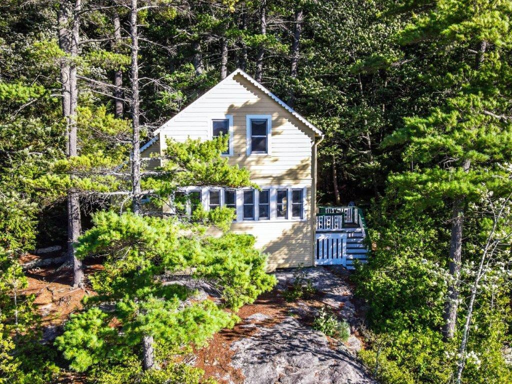 12 Horseshoe Island