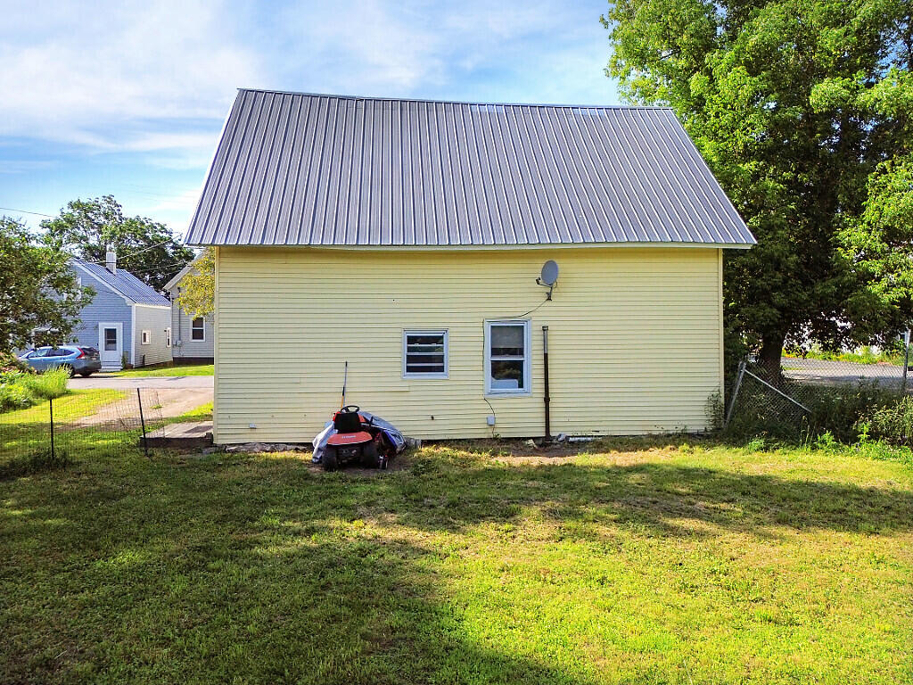 7 Maple Street