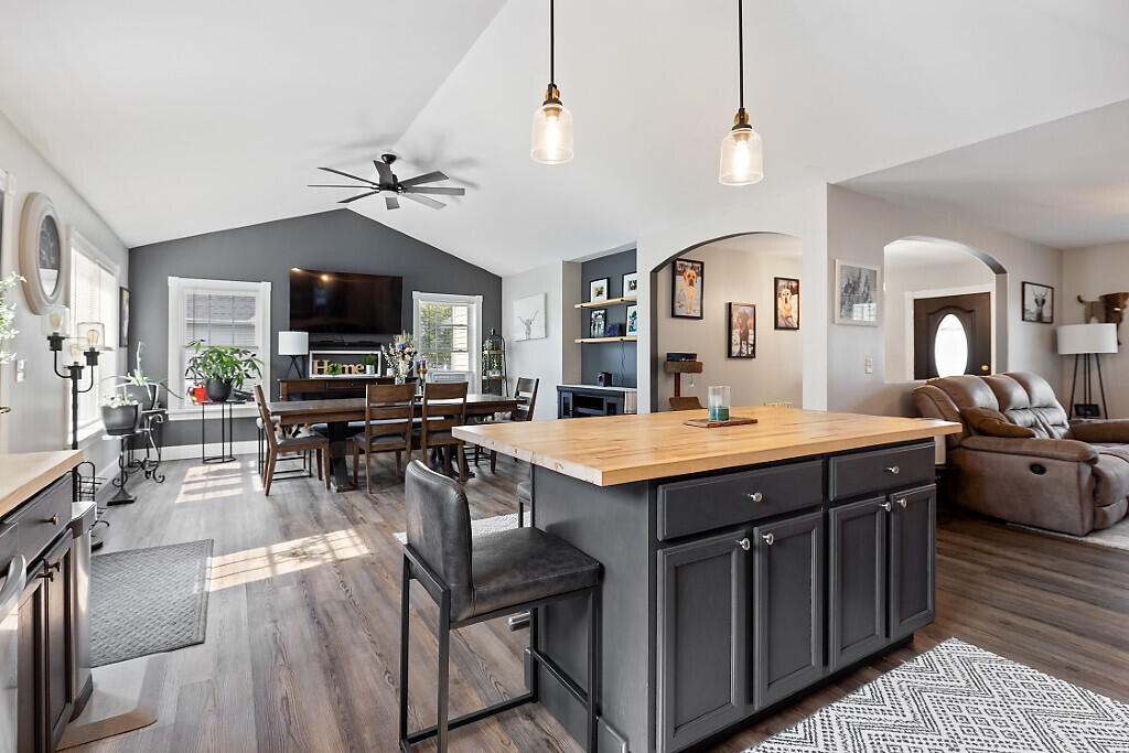 15 Fieldstone Drive