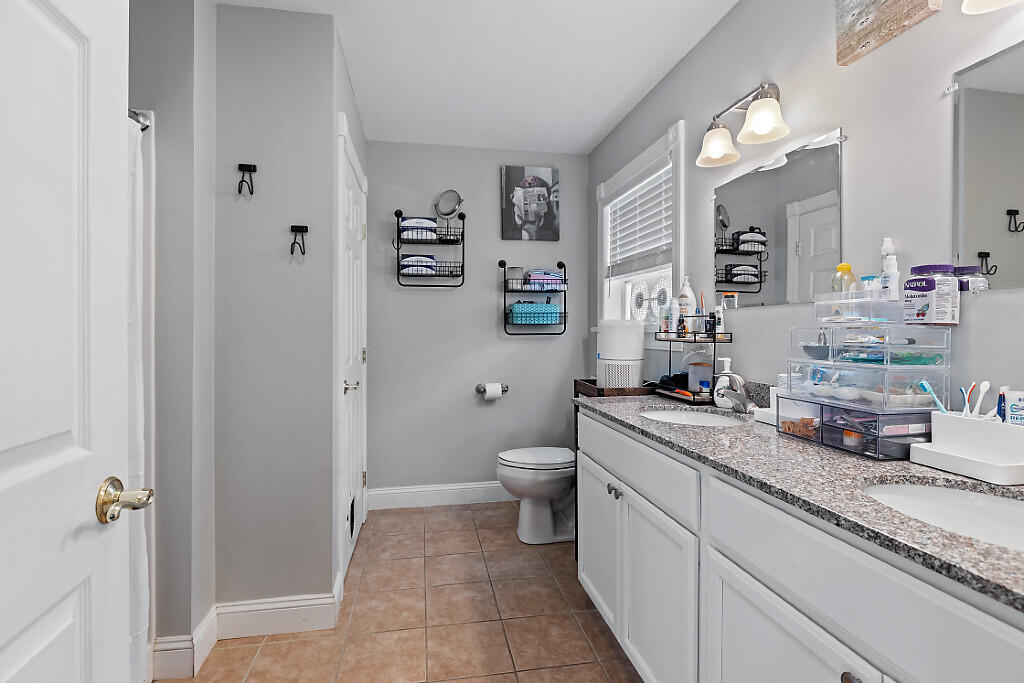 15 Fieldstone Drive