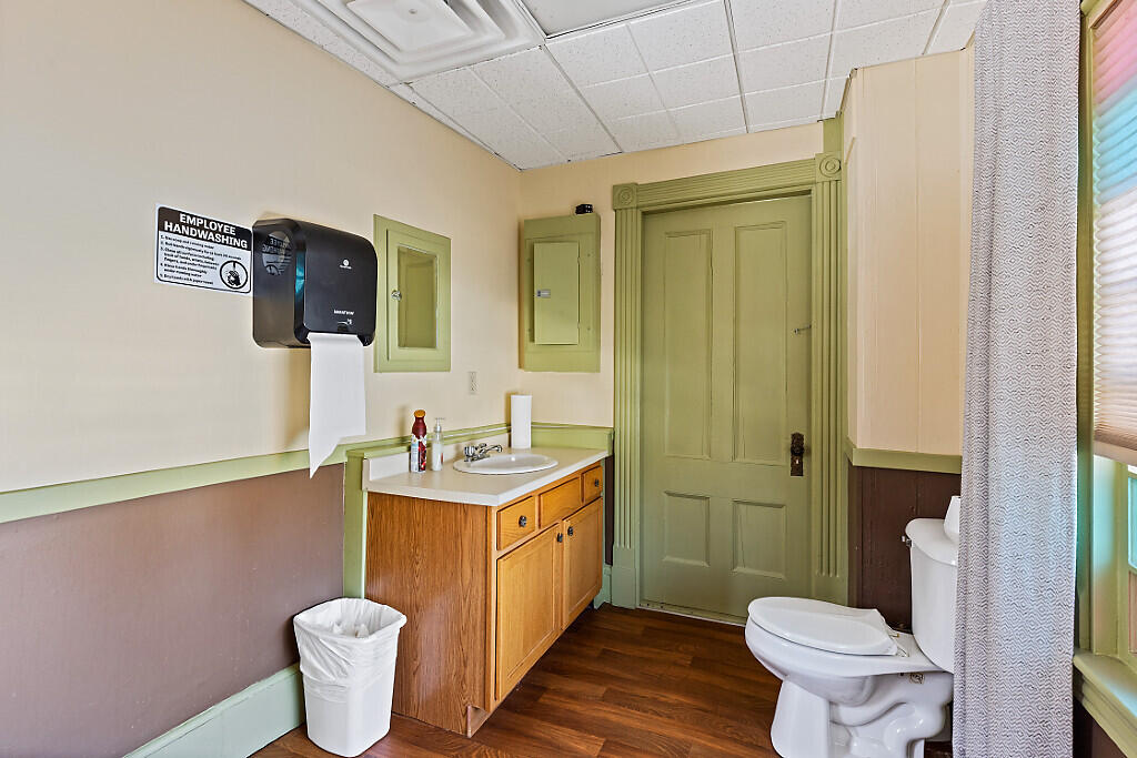 16 E Chestnut Street