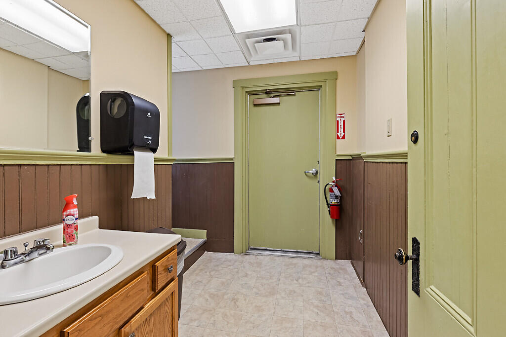 16 E Chestnut Street