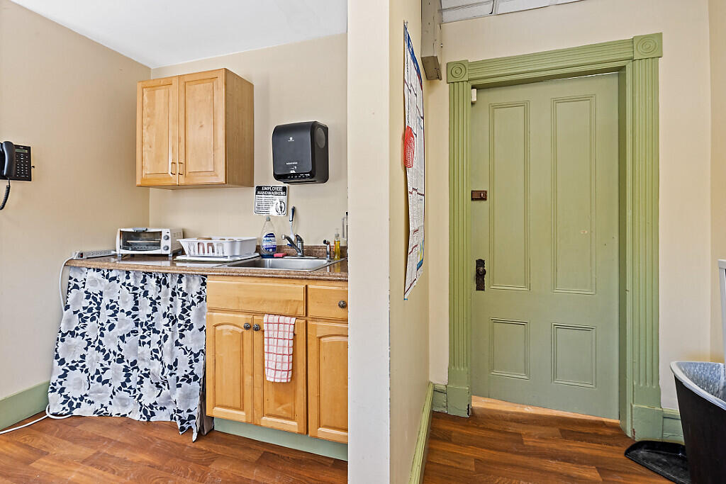 16 E Chestnut Street