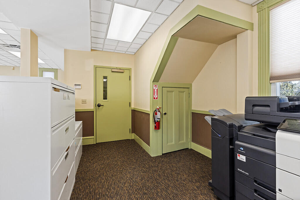 16 E Chestnut Street