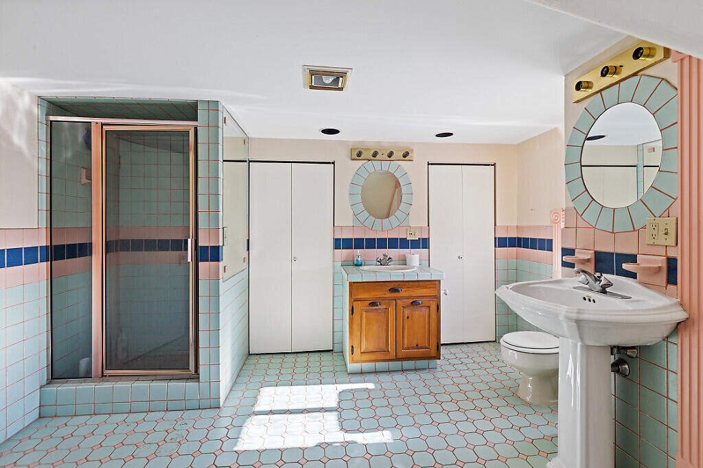 16 E Chestnut Street