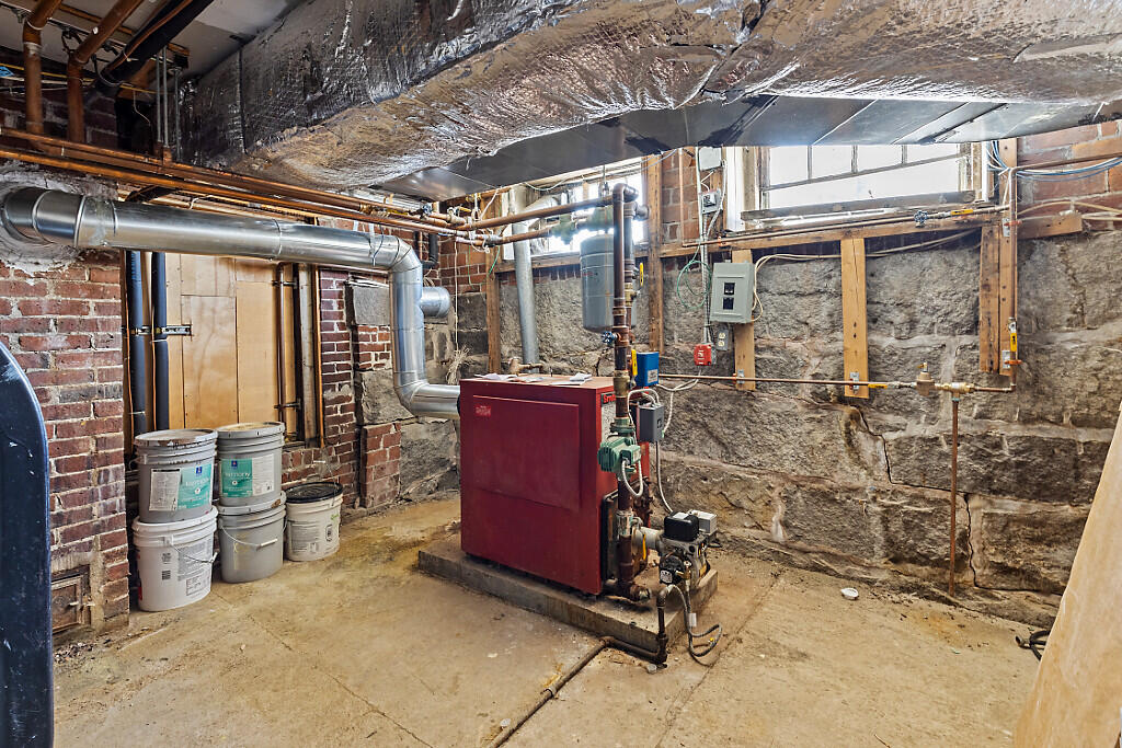 16 E Chestnut Street