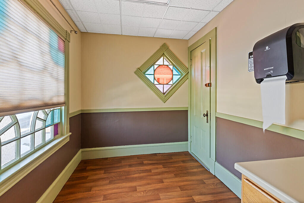 16 E Chestnut Street