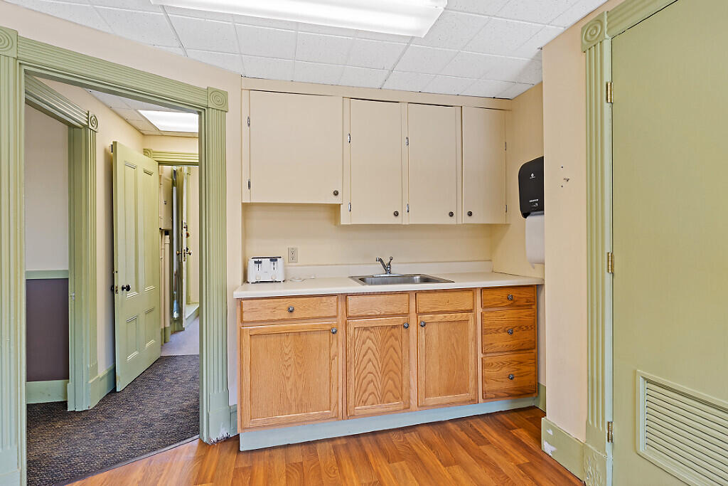 16 E Chestnut Street