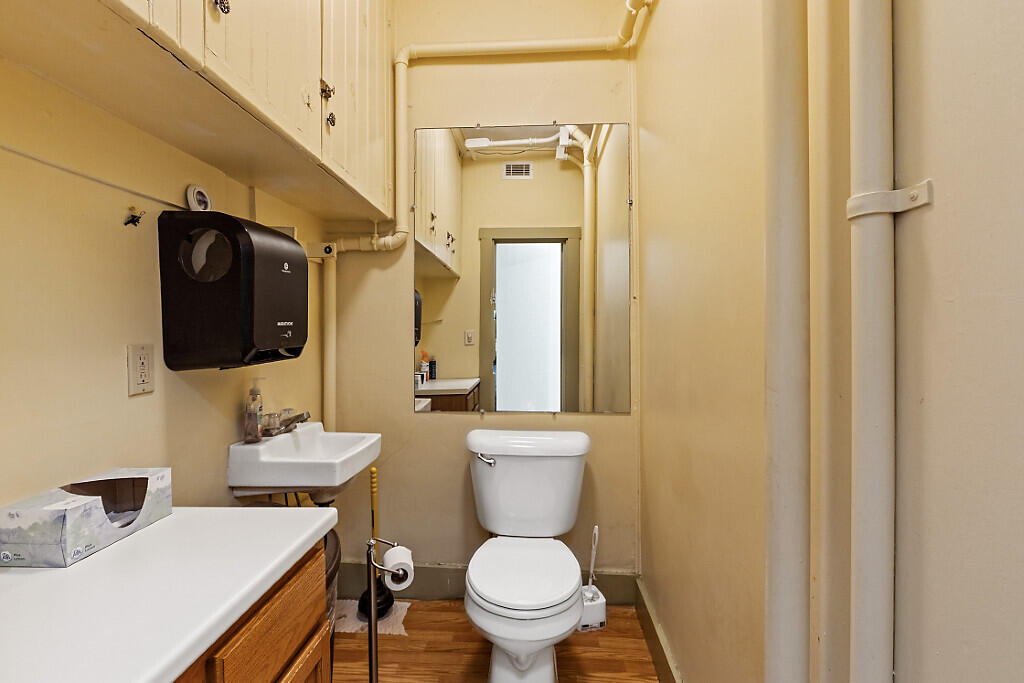 16 E Chestnut Street