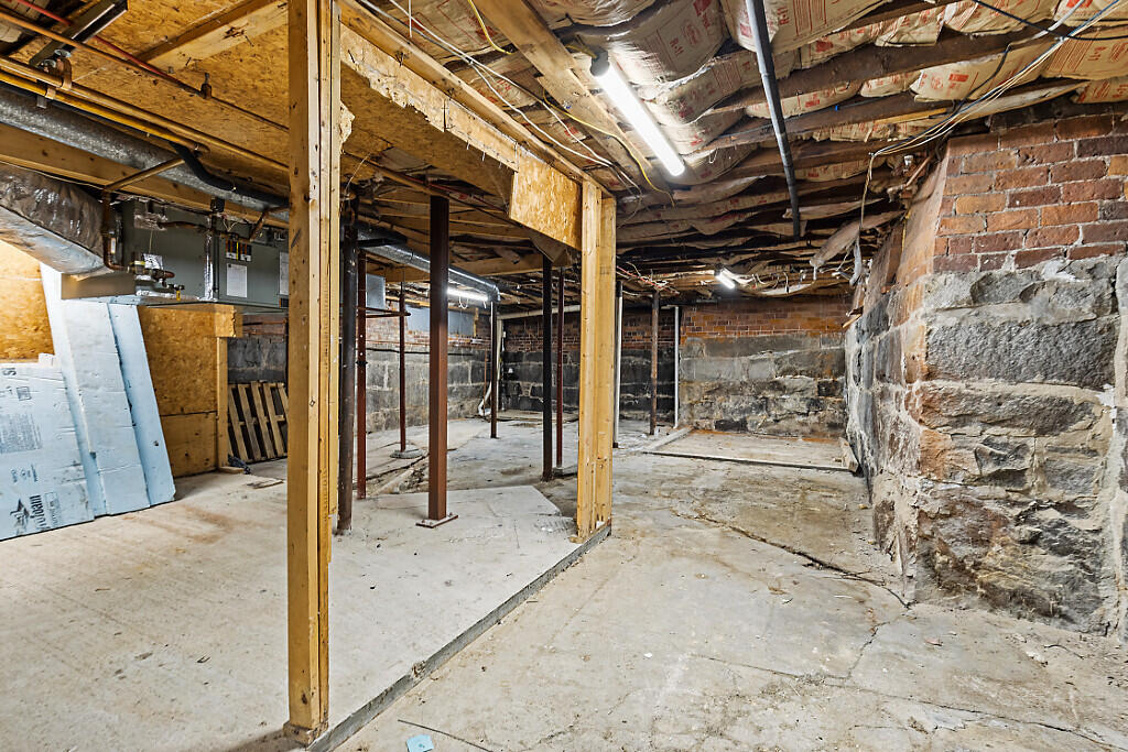 16 E Chestnut Street