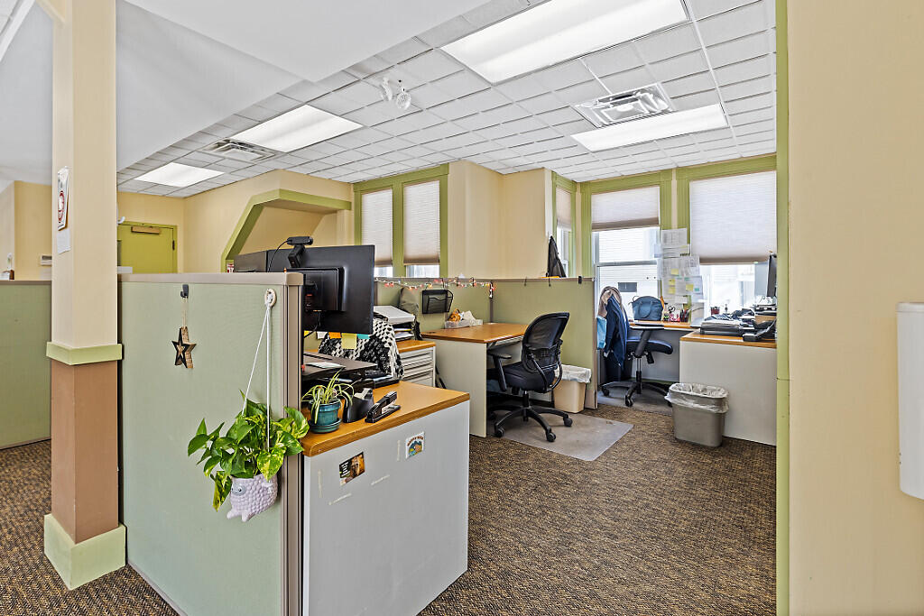 16 E Chestnut Street