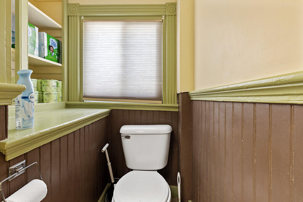 16 E Chestnut Street