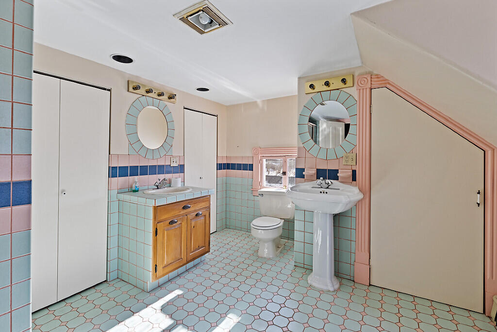 16 E Chestnut Street