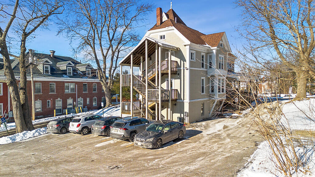 16 E Chestnut Street