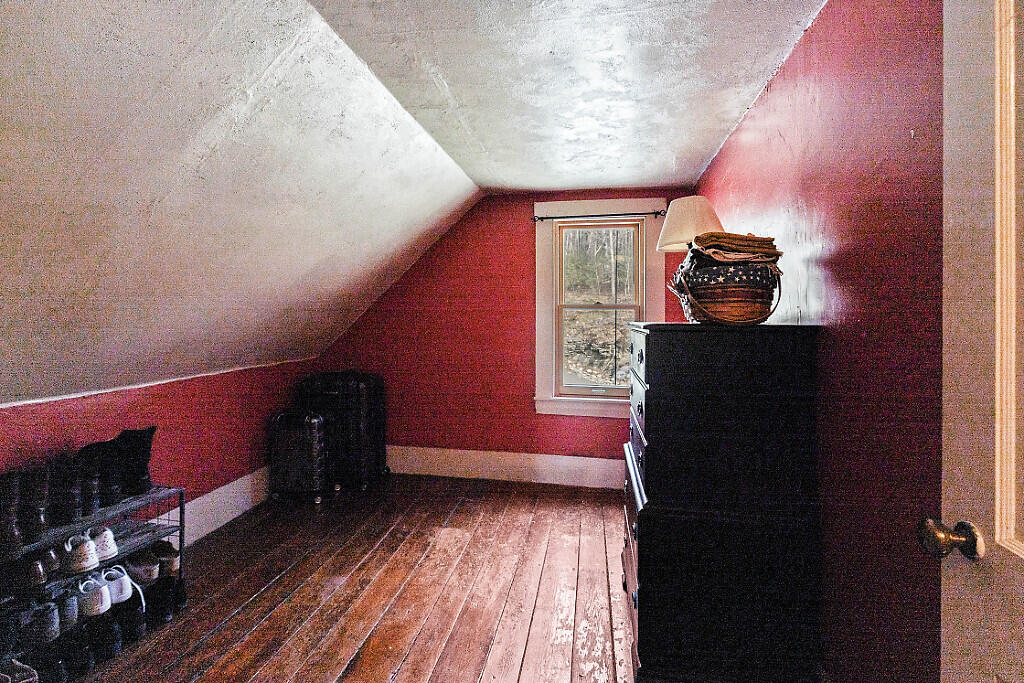 227 Warren Road