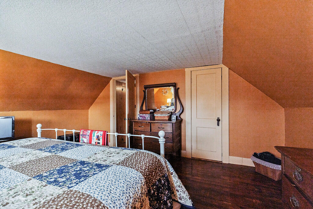 227 Warren Road