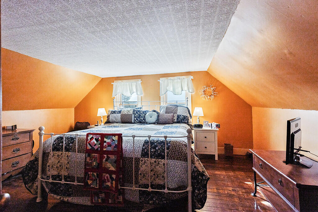 227 Warren Road