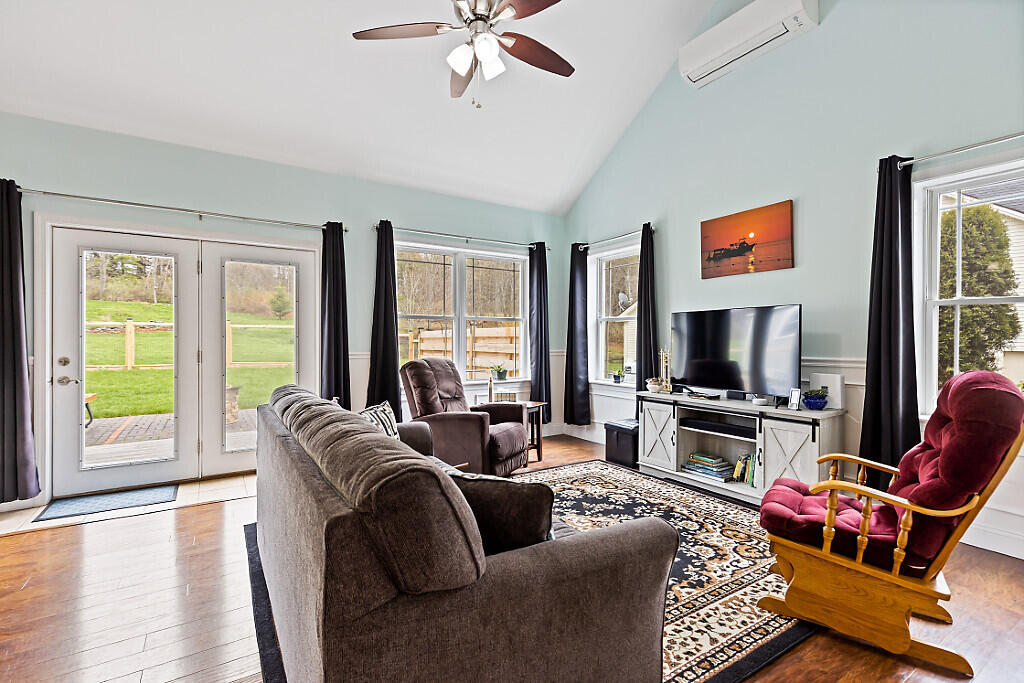 19 Fieldstone Drive