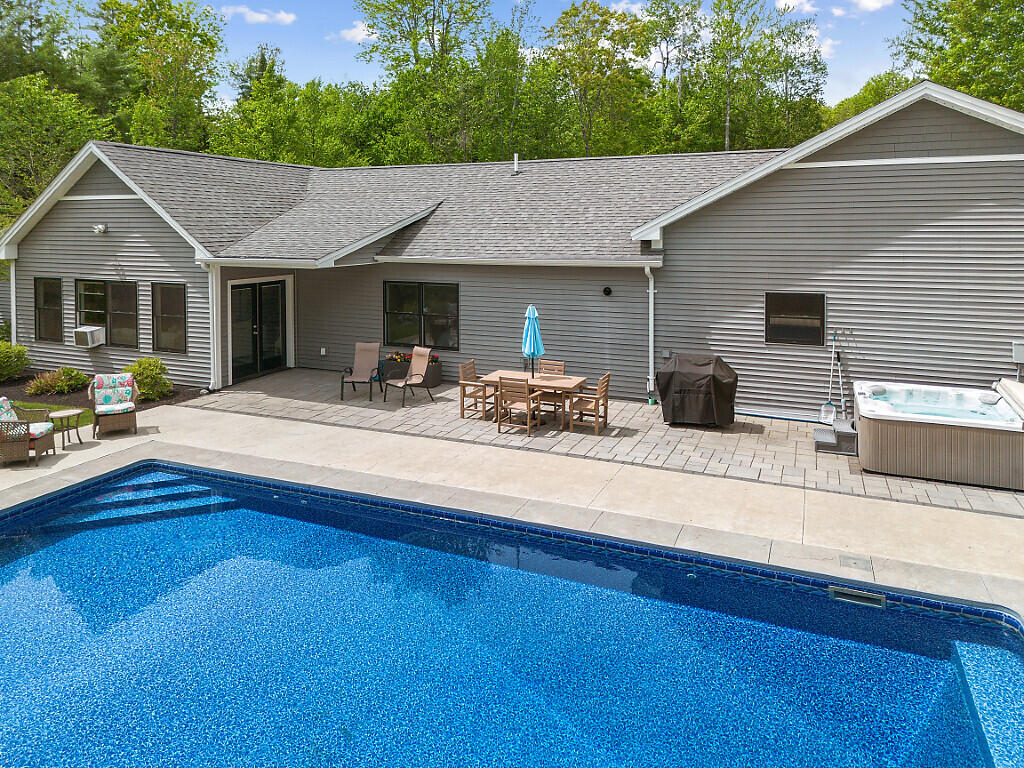 749 West Road