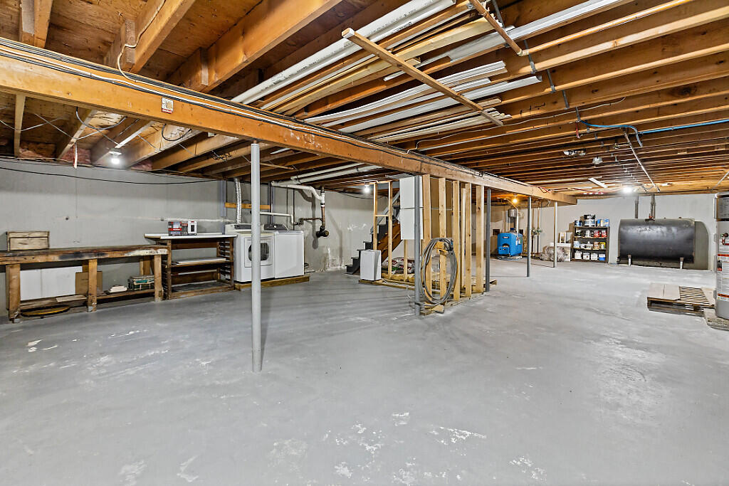 23 W Hill Road