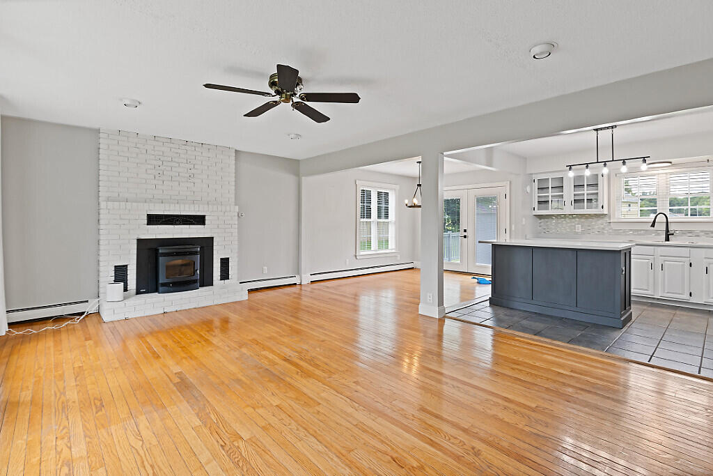 23 W Hill Road