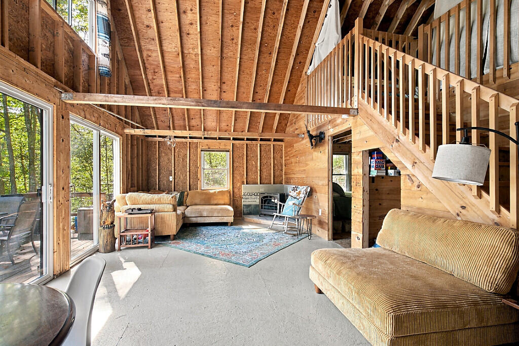 256 W Shore Road