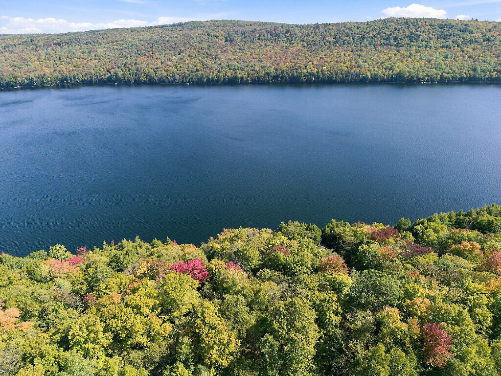 256 W Shore Road